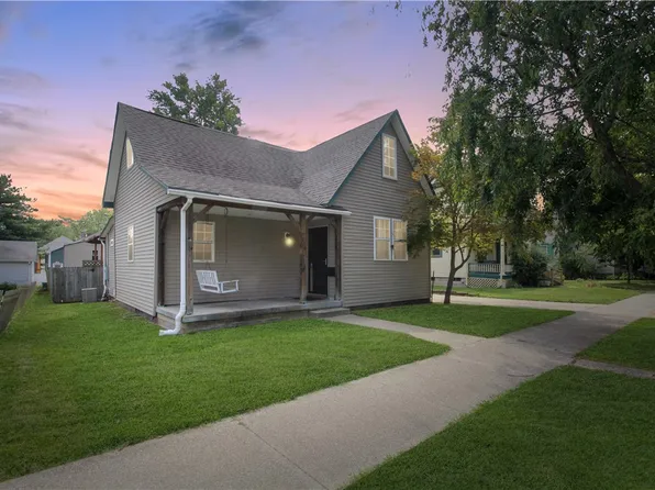 1326 Monroe Ave, Charleston, IL 61920