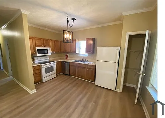 1044 White Oak Ave SW #A — Photo 5