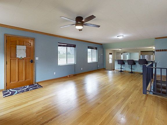 3rd image of 3987 Inwood Ave