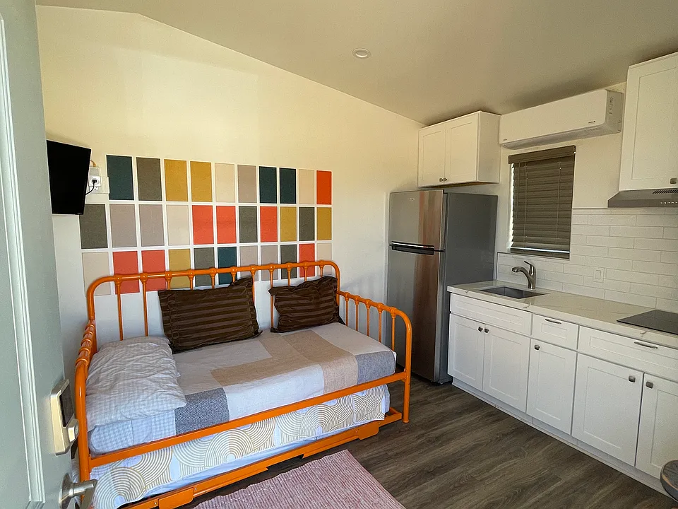 4884 Avenida Del Sol #3