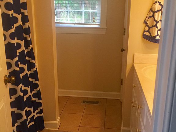 3rd image of 104 Birch Cir