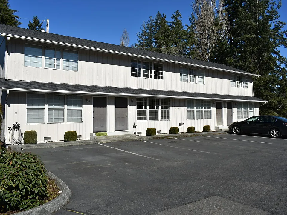 4-plex town home style apartment