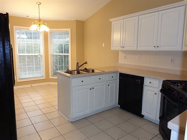 3 bed, 2.0 bath, 1672 sqft, $2,185 — Photo 3