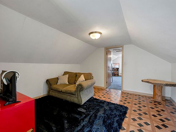 4th image of 658 Appleton Rd