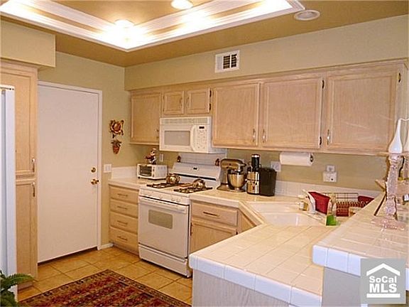 4th image of 91 Coronado Cay Ln