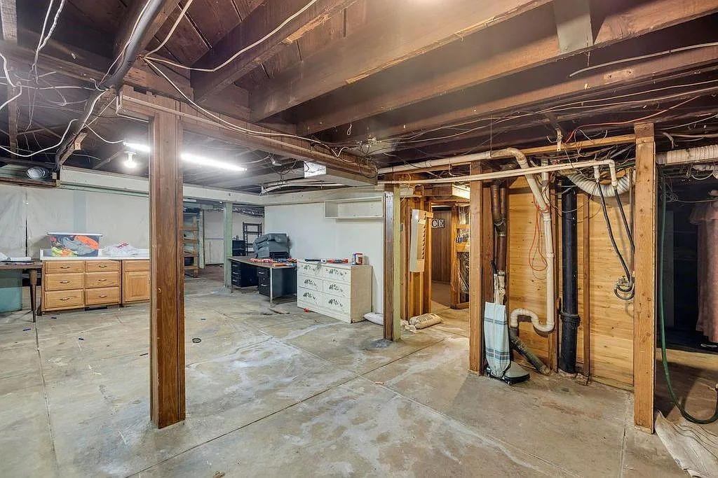 223 South Edward Street - 1 — Photo 2