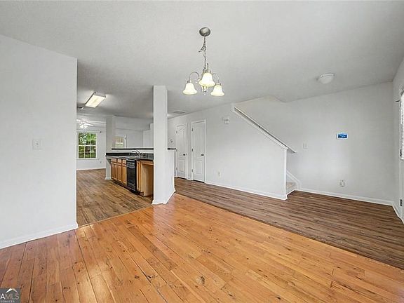 4th image of 413 Inkberry Dr