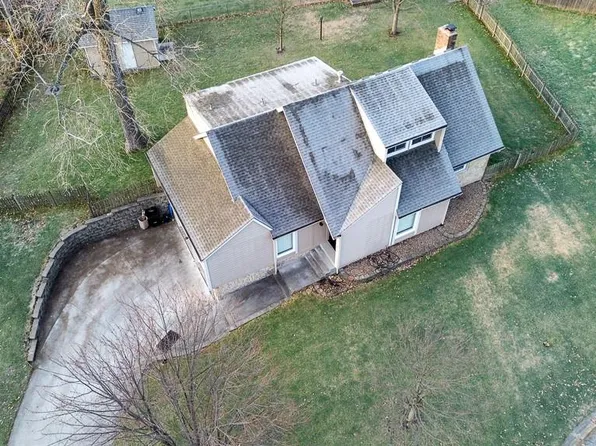 2712 S Cochise Dr, Independence, MO 64057