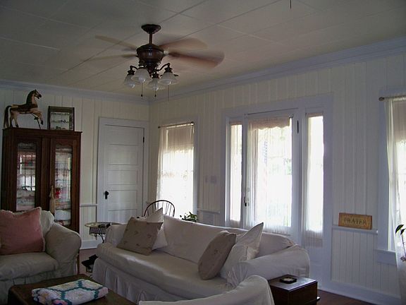 3rd image of 1008 E Goliad Ave