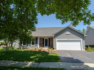 561 Beaconsfield Ave, Naperville, IL 60565