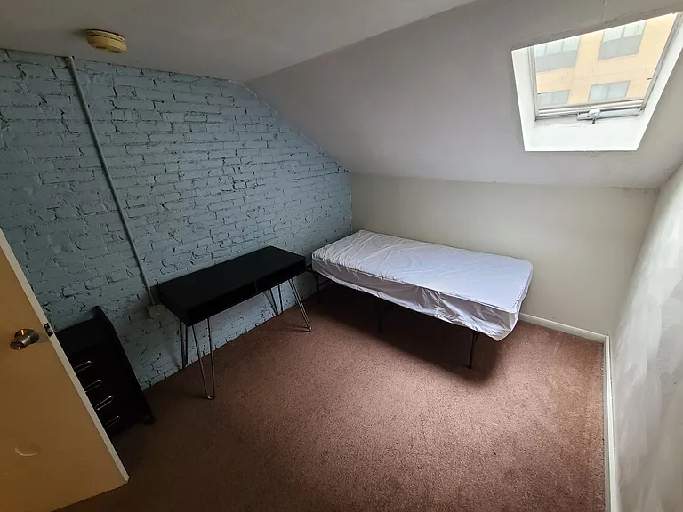 4521 Centre Avenue — Photo 11