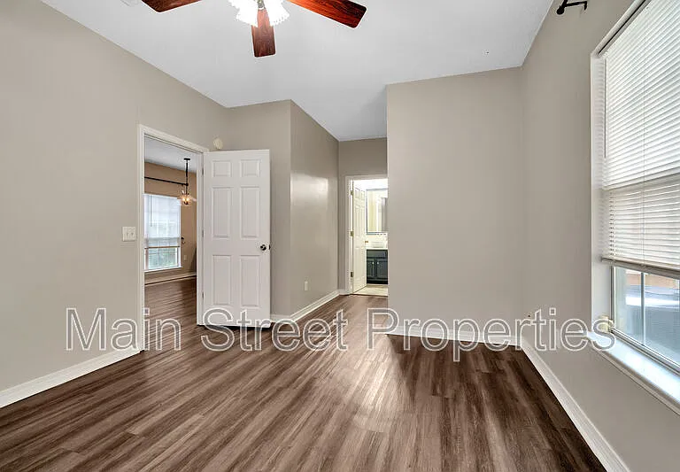 208 Wildflower Ln — Photo 15