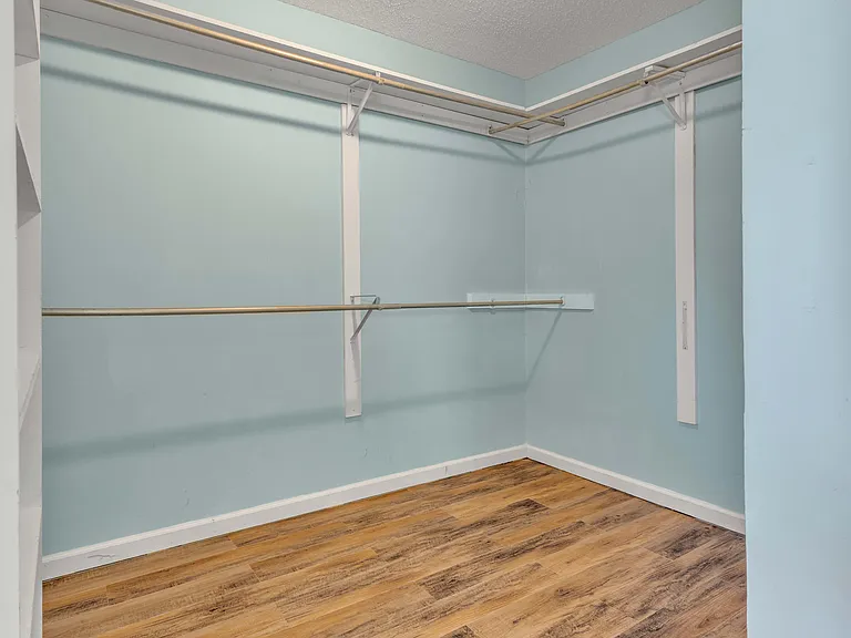 3933 Oak Forest Dr — Photo 21