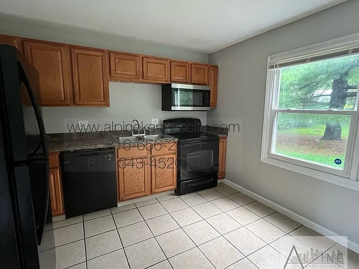 10731 Cambridge Ave — Photo 10