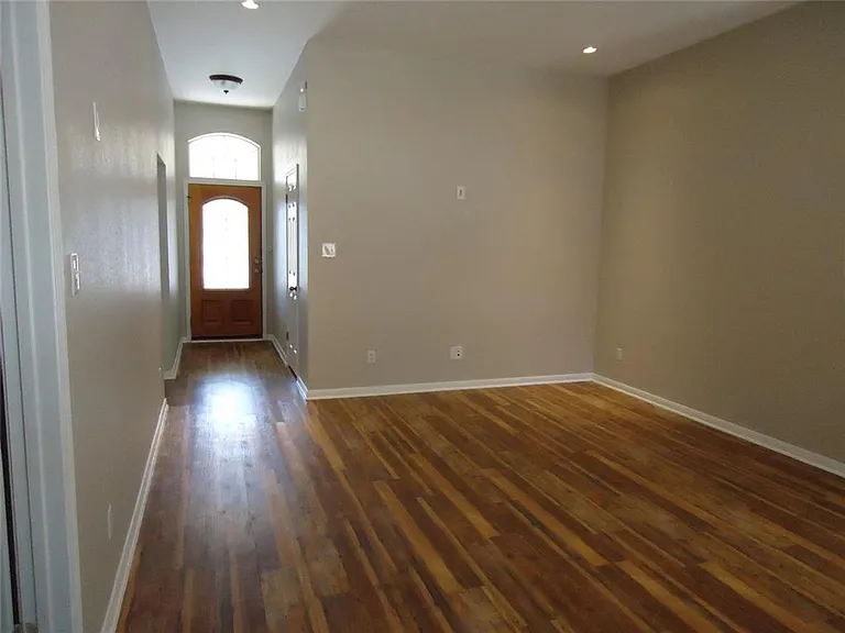 1404 Peachtree Valley Dr — Photo 6