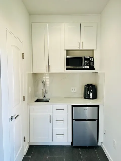 Studio, 375 sqft, $2,850 — Photo 3