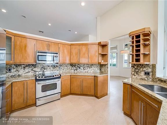 2nd image of 2705 Oakmont Ct