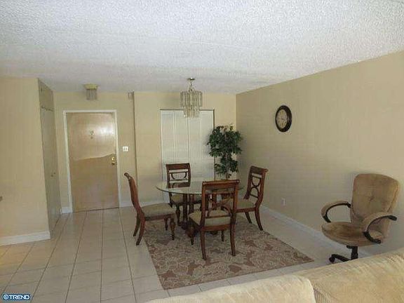 5th image of 1704 N Park Dr APT 105