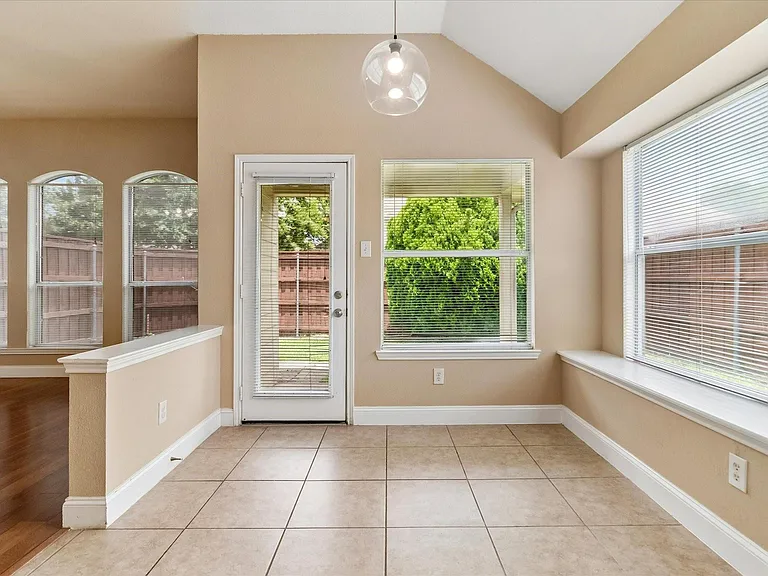 10610 Stone Falls Ln — Photo 12