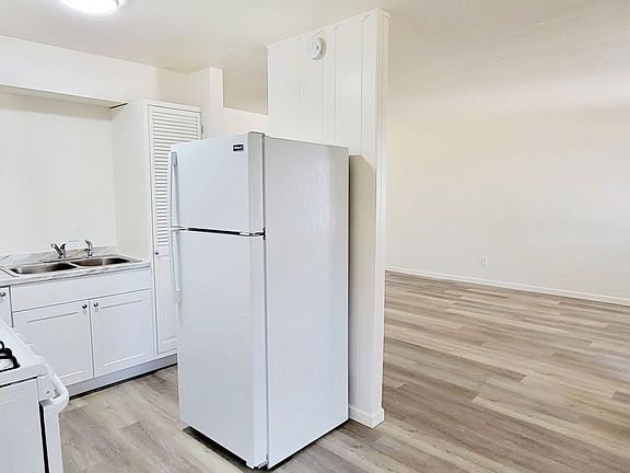 2nd image of 2205 E Cedar Ave #2