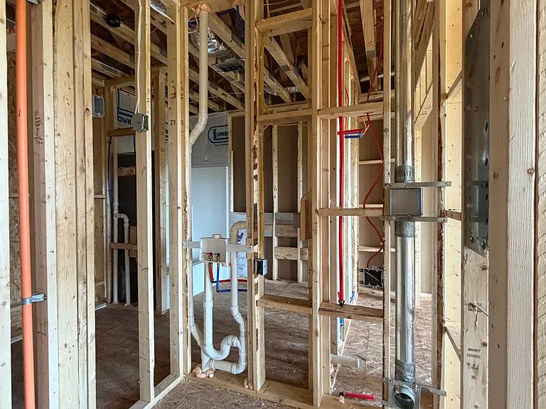 300 Lindenhurst Dr — Photo 8
