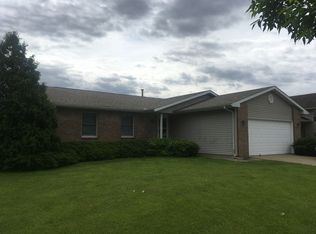 514 Chestnut Dr, Saint Joseph, IL 61873