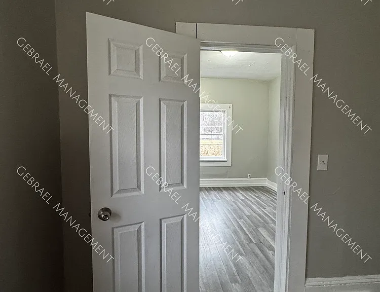 1344 Gage St — Photo 2