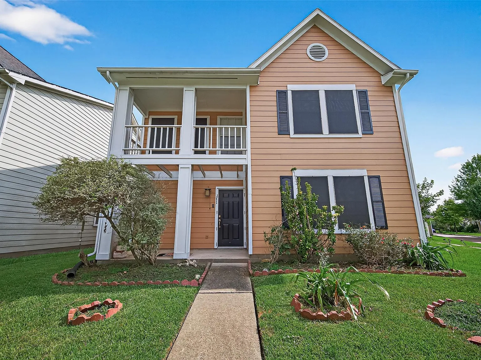 4 bed, 2.5 bath, 2140 sqft, $2,100 — Photo 2