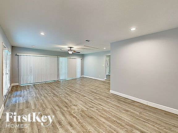2nd image of 2817 Oak Dr