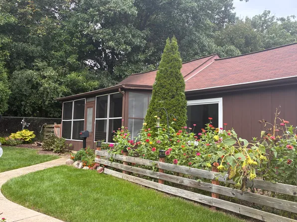 230 E Hillside Rd, Barrington, IL 60010