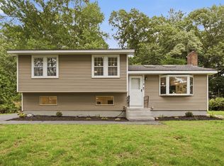 18 James St, Burlington, MA 01803