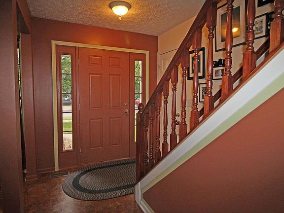 4th image of 654 Village Park Dr