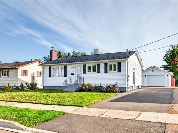 153 2nd Ave, Moncton, NB E1C 7Y3