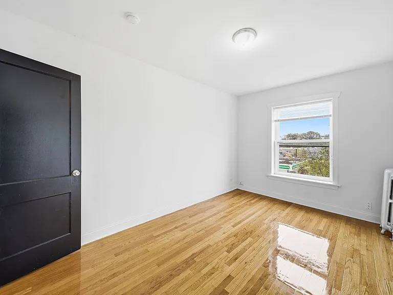 114 Clyde Ave — Photo 17