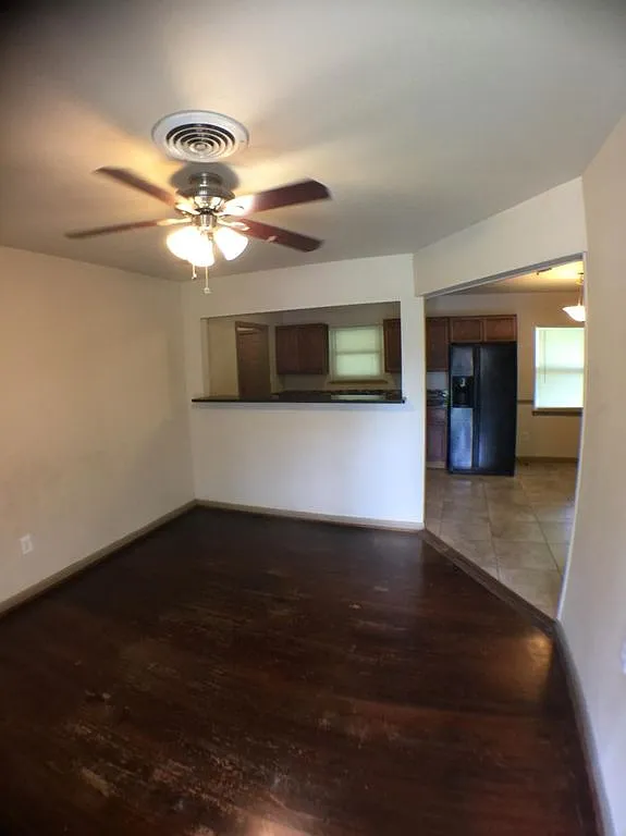 3 bed, 1.5 bath, 1000 sqft, $995 — Photo 3