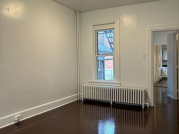 4th image of 131 E New St #1