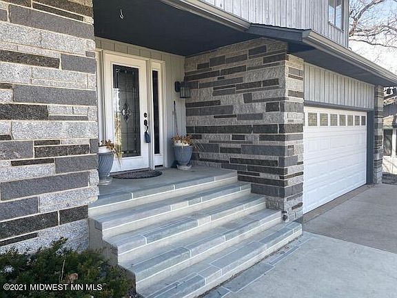 4th image of 914 Pembina Trl