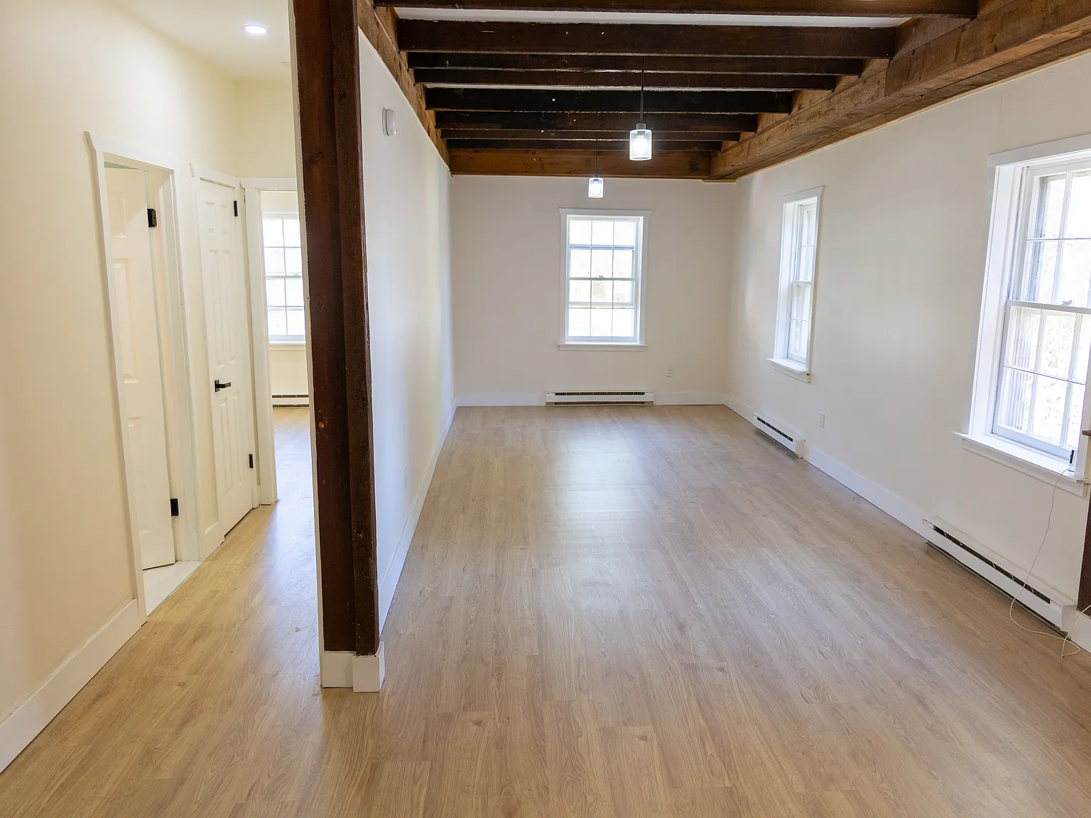 1 bed, 1000 sqft, $1,350 — Photo 2