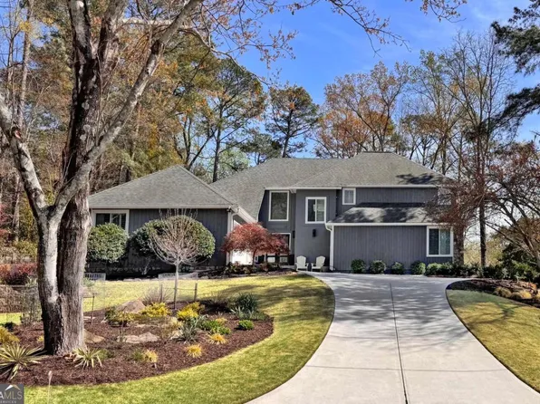 10045 Bankside Dr, Roswell, GA 30076