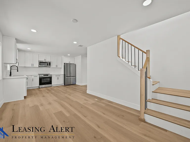 16446 Lassen St — Photo 3