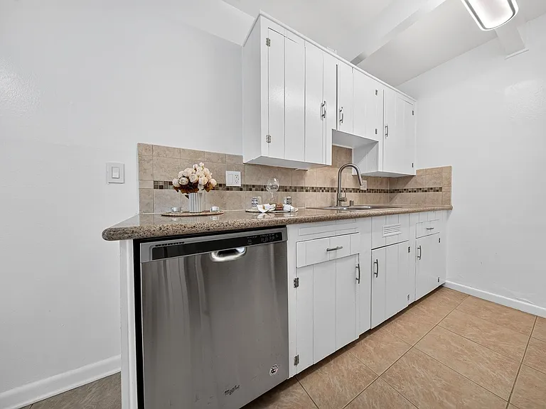 9025 National Blvd — Photo 15