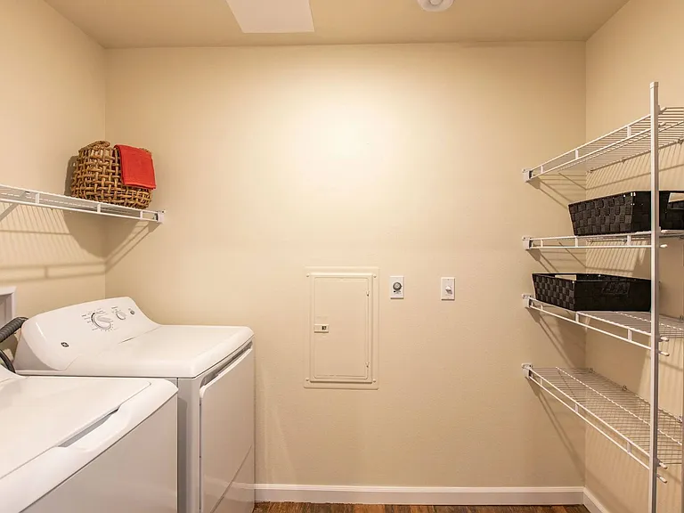 600 Riverside — Photo 13