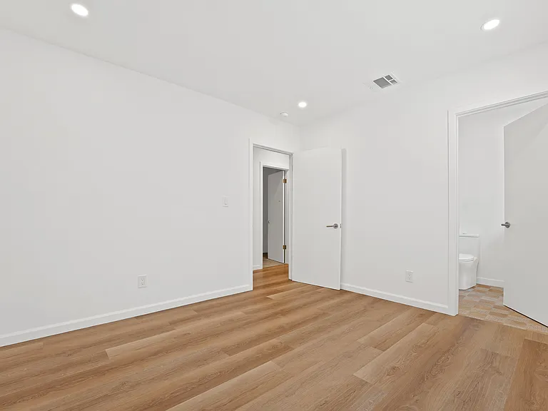 4423 3rd Ave #4425 — Photo 10