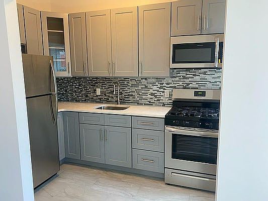 1st image of 381 Hancock St #3