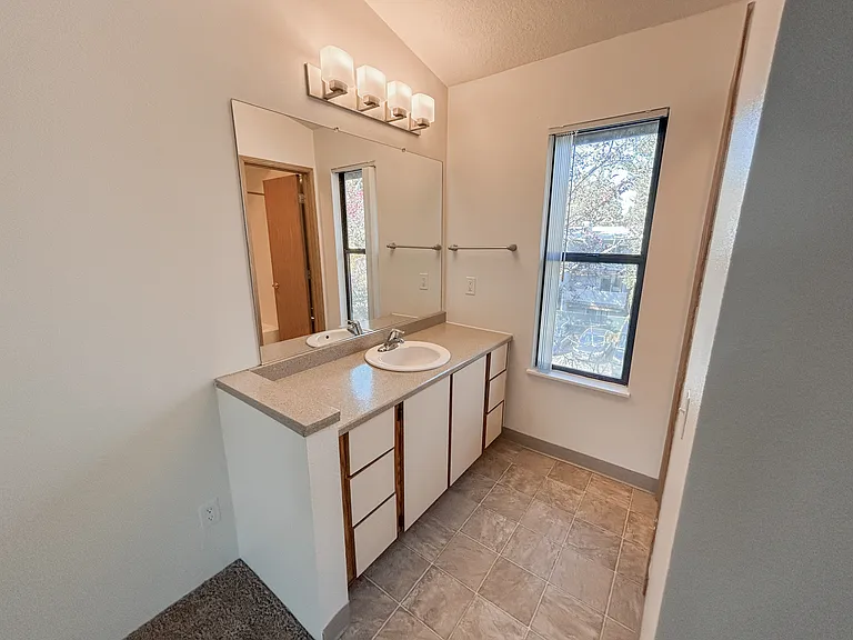 Stone Creek Apartments Beaverton — Photo 110