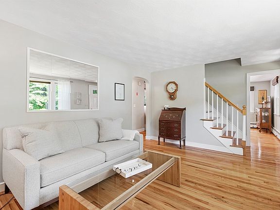 3rd image of 60 Hilltop Dr