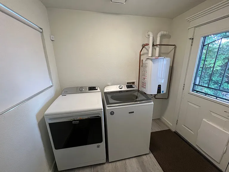 2231 E Wright Ave — Photo 16