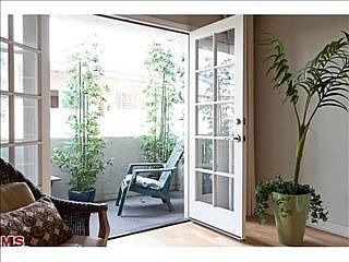 5th image of 901 10th St APT 202