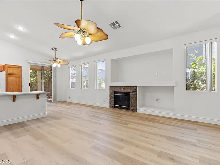 1701 Warrenville St — Photo 6