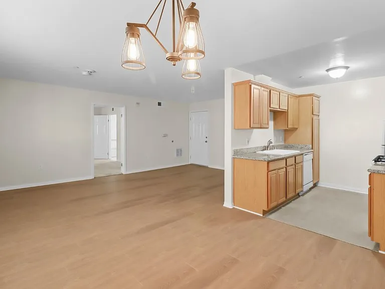 4262 Lindblade Dr — Photo 6